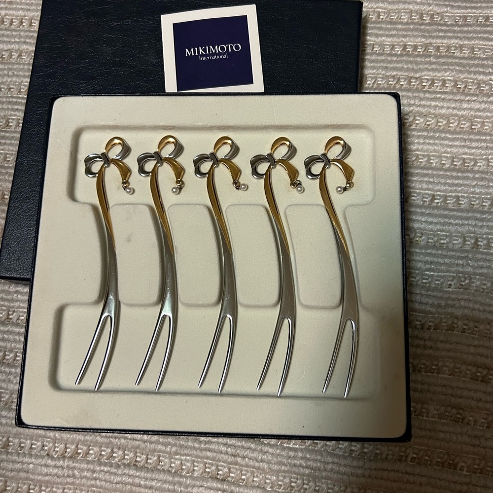 MIKIMOTO INTERNATIONAL MUDDLERS COCKTAIL FORKS PEARL SILVER Gold bow set NEW
